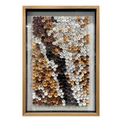 Modern abstract decorative paintings paired with round wooden flowers create a distinctive artistic style.